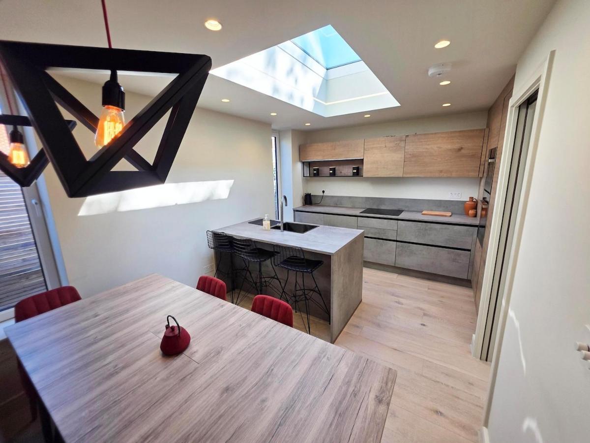 Chic 2 Bedroom Modern Cave House * London