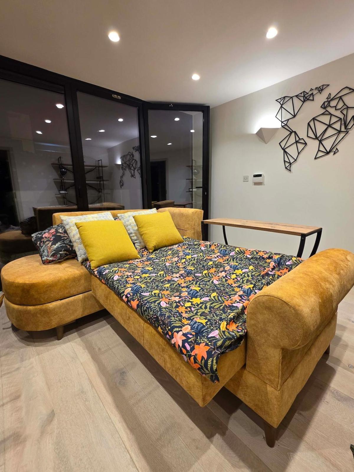Сasa de vacaciones Chic 2 Bedroom Modern Cave House