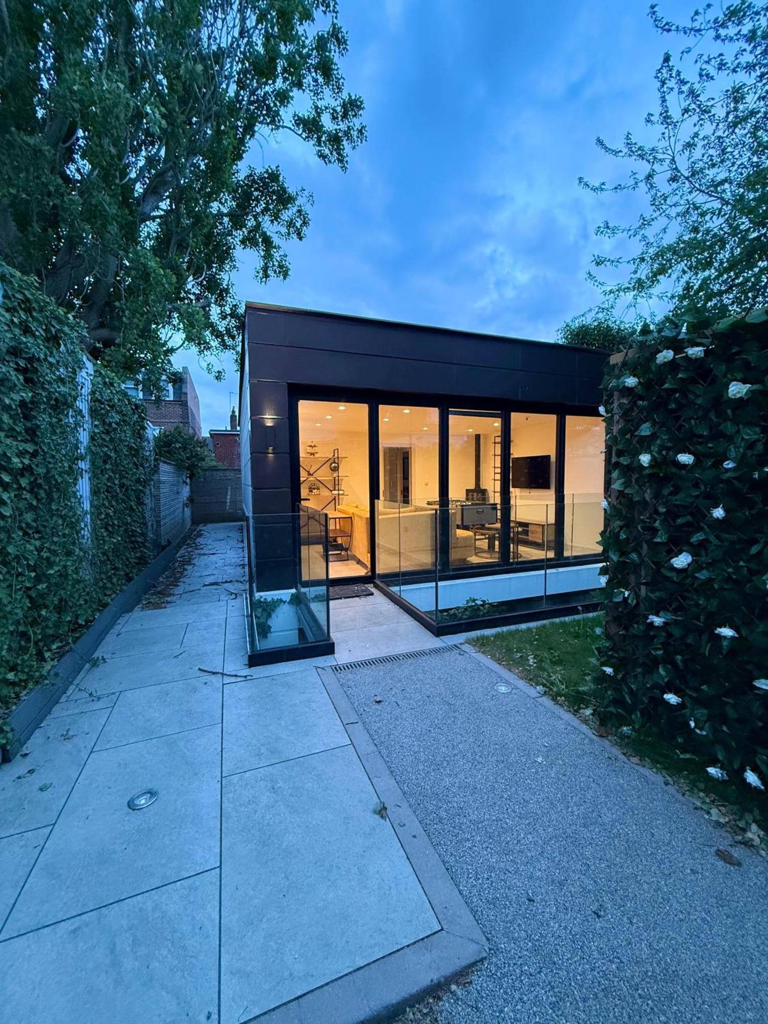 Holiday home Chic 2 Bedroom Modern Cave House *